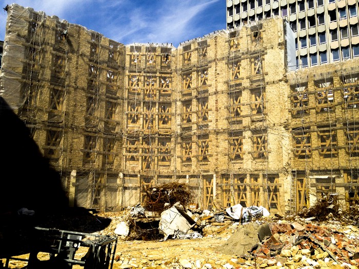 Emballage d'un bâtiment avec un filet de sécurisation collective à Luxembourg